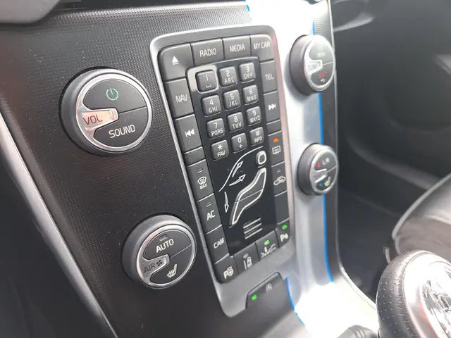 Volvo V40 1.6 T4 R-Design Automaat 2013 Benzine 41