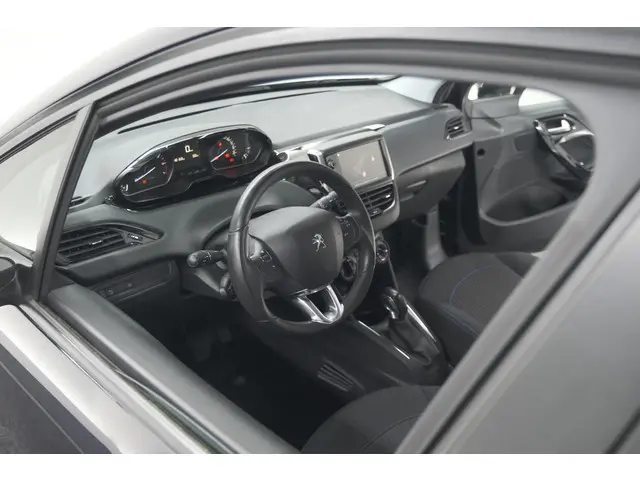 Peugeot 208 PureTech 82 Signature 2019 Benzine 3