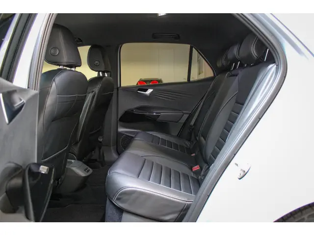 Volkswagen ID.3 Pro 58 kWh | LEDER | UNIEK! | 2020 Elektrisch 13