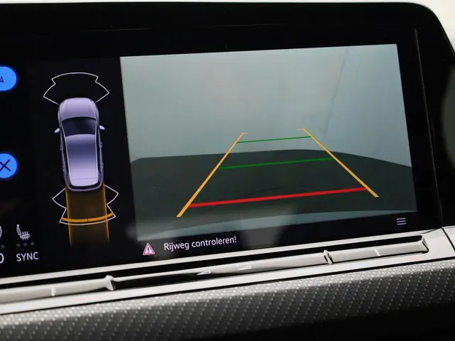 Volkswagen Golf 1.5 eTSI 130pk DSG R-Line 2024 Benzine 26