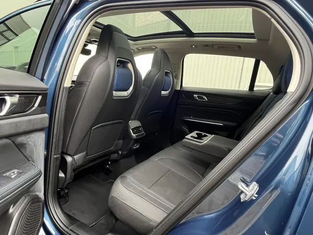 Lynk & Co 01 1.5 2023 Hybride Benzine 25