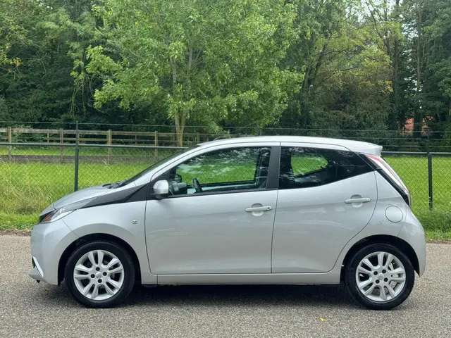 Toyota Aygo 1.0 VVT-i x-pose /Airco/Led/ 2017 Benzine 6