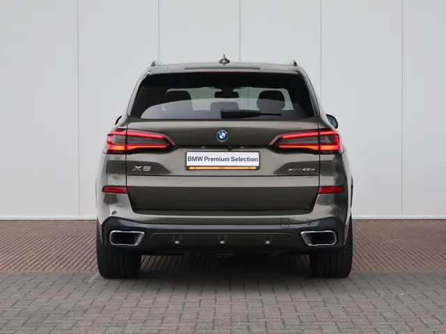 BMW X5 xDrive45e High Executive 2022 Hybride Benzine 7