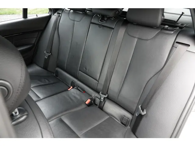 BMW 3 Serie Touring 320i 2017 Benzine 8