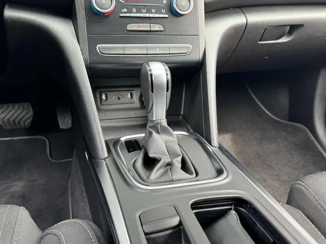 Renault Mégane Estate 1.3 TCE LIMITED 2020 Benzine 23