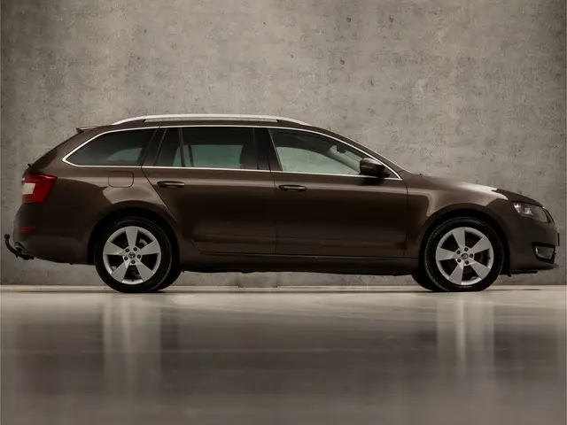 Škoda Octavia Combi 1.4 TSI Greentech Deluxe 2015 Benzine 4