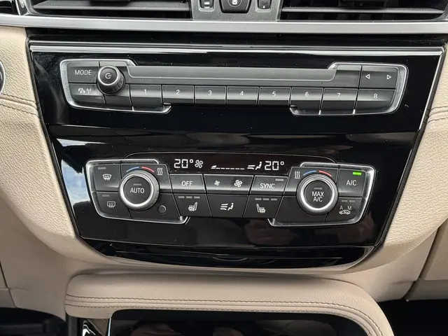 BMW X1 sDrive20i VDL NEDCAR EDITION 2019 Benzine 24