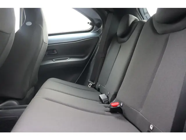 Toyota Aygo X Hybrid 115 Play, 2026 Hybride Benzine 22