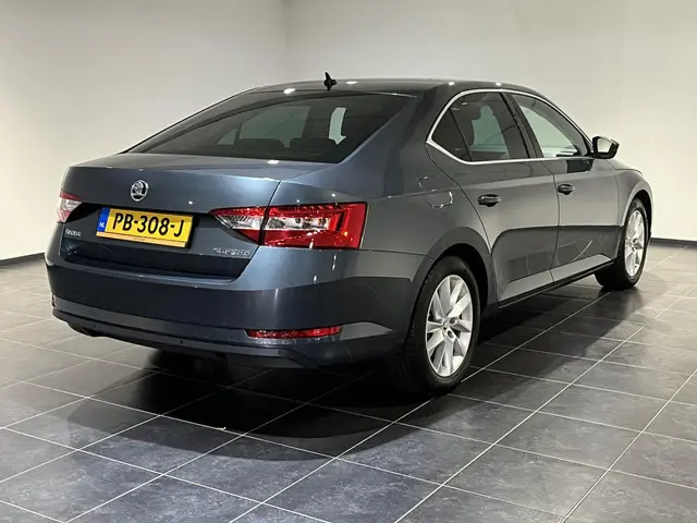 Škoda Superb 1.4 TSI ACT Ambition Business 2017 Benzine 2