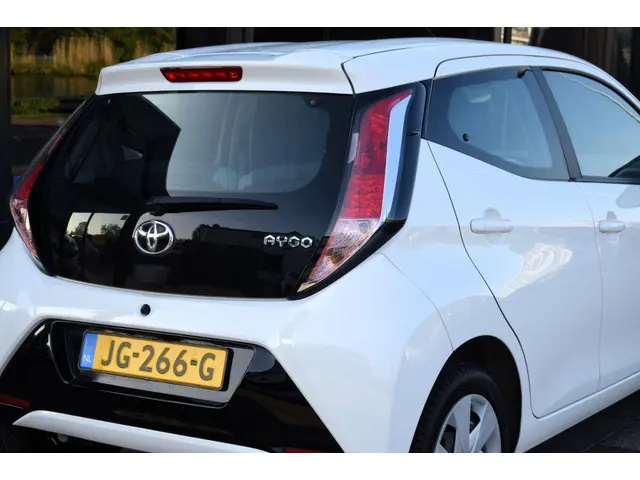 Toyota Aygo 1.0 VVT-i x-play 2016 Benzine 23