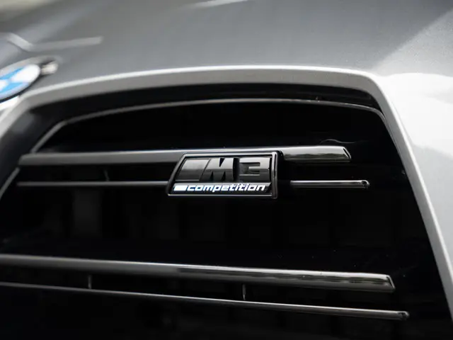BMW M3 Touring xDrive Competition 2024 Benzine 15