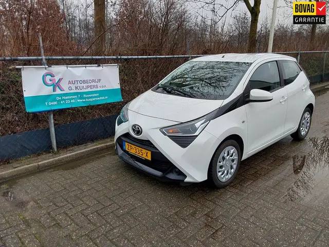 Toyota Aygo 1.0 VVT-i x-play 2019 Benzine