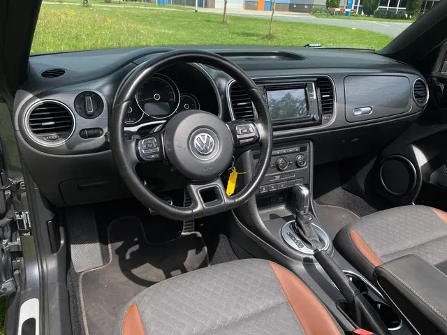 Volkswagen Beetle Cabrio 1.2 TSI Automaat 2016 Benzine 12