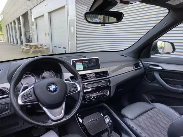 BMW X1 sDrive20i High Executive 2018 Benzine 16