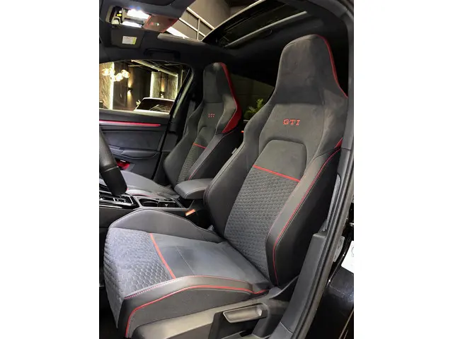 Volkswagen Golf 2.0 GTI CLUBSPORT|PANO|BOMVOL! 2024 Benzine 24