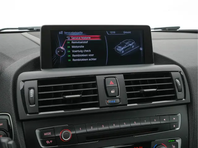BMW 2 Serie Coupé 220d High Executive 2014 Diesel 17