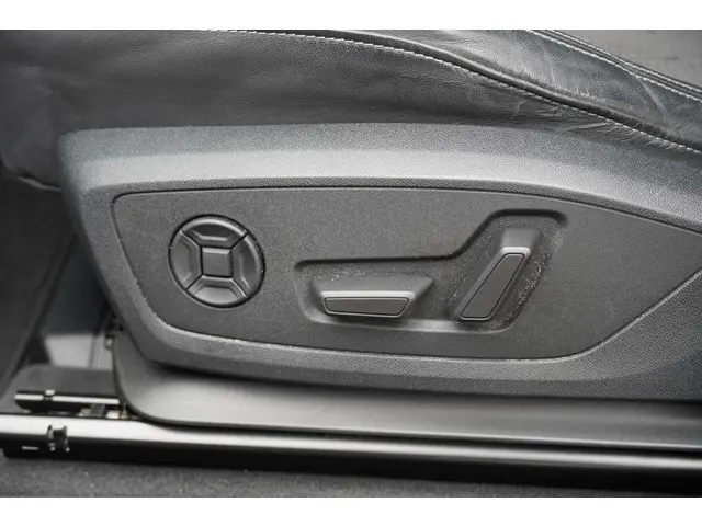 Audi Q3 45 TFSI e S edition 2021 Hybride Benzine 4