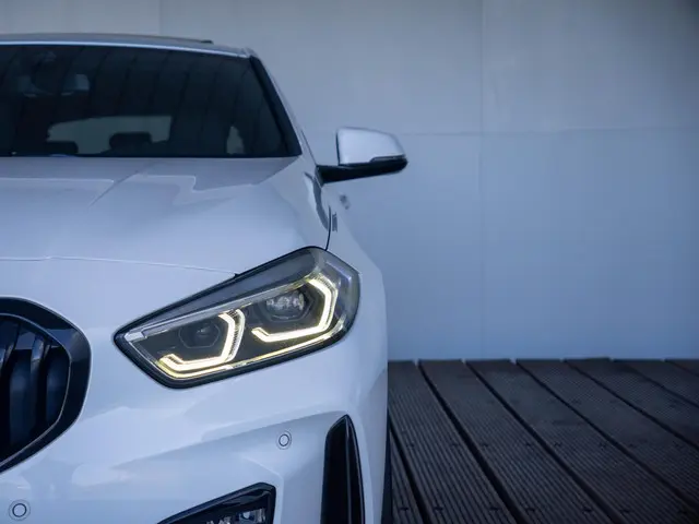 BMW 1 Serie 5-deurs 118i 2020 Benzine 12