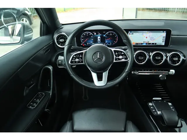 Mercedes-Benz A-Klasse 180 PREMIUM PLUS 2020 Benzine 19