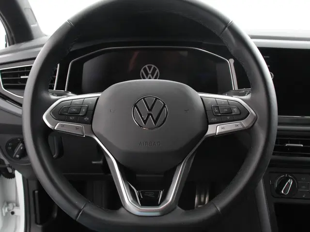 Volkswagen Polo 1.0 TSI DSG R-Line 2024 Benzine 16