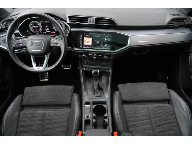 Audi Q3 45 TFSI e S edition 2021 Hybride Benzine 3