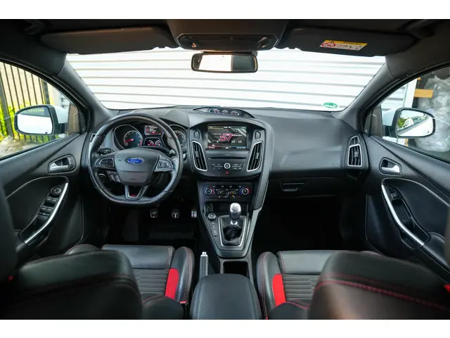 Ford Focus 2.0 ST-3 2016 Benzine 2