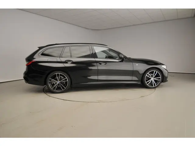 BMW 3 Serie Touring 318i 2022 Benzine 4