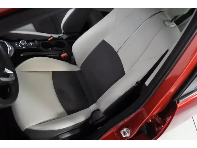 Mazda 2 1.5 90pk Automaat Signature 2020 Benzine 12