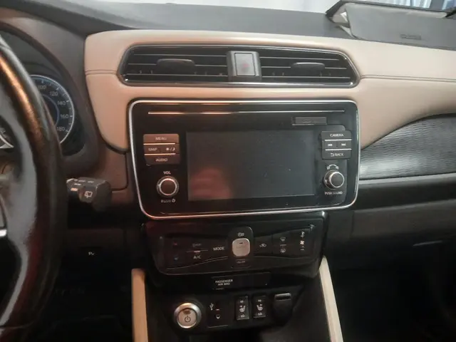 Nissan Leaf Tekna 40 kWh - Frontschade 2018 Elektrisch 21