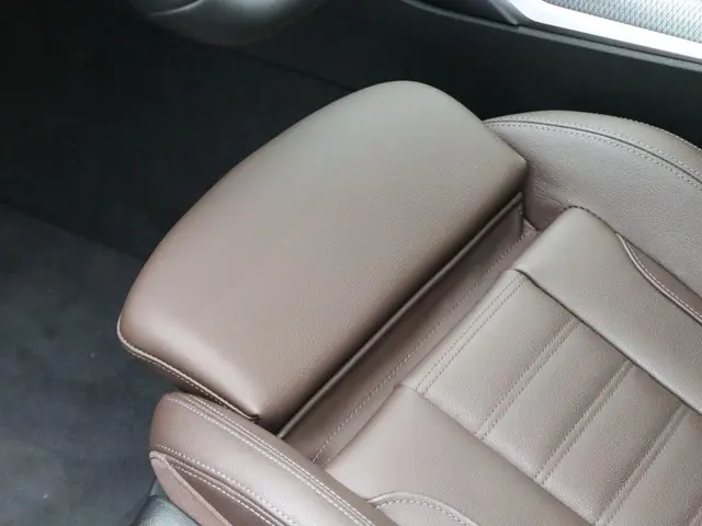 BMW 3 Serie Sedan 330e 2025 Hybride Benzine 12