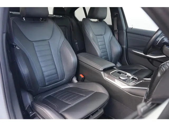 BMW 3 Serie Sedan 320e 2023 Hybride Benzine 8