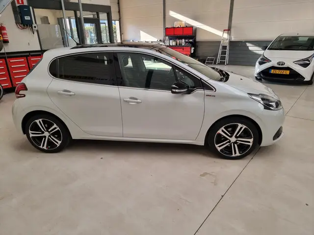 Peugeot 208 1.2 PureTech GT-Line 2019 Benzine 13