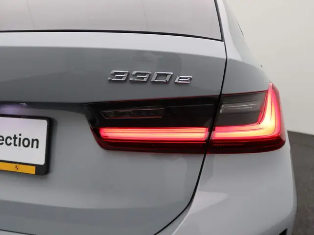 BMW 3 Serie Touring 330e 2024 Hybride Benzine 26