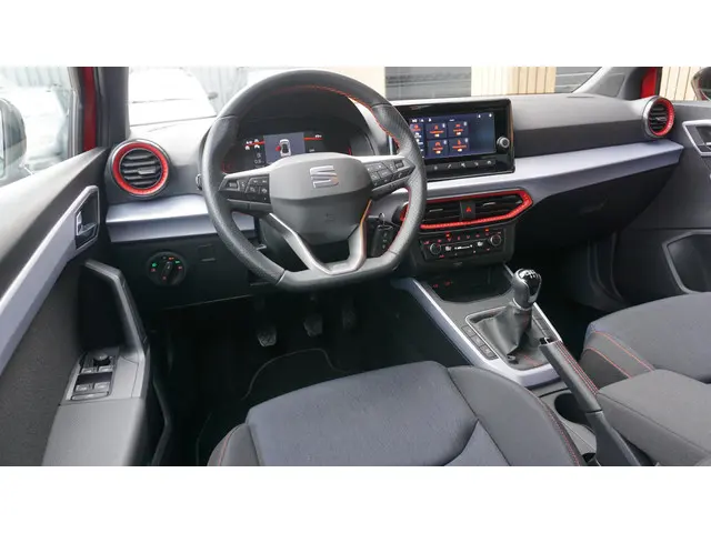 SEAT Arona 1.0 TSI 95pk FR-Line 2024 Benzine 8