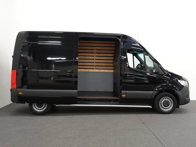 Mercedes-Benz Sprinter L2H2 2022 Diesel 8
