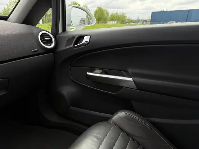 Opel Corsa 1.6-16V Turbo OPC 2012 Benzine 11