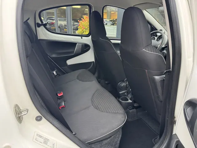 Peugeot 107 107 Active 2013 Benzine 9