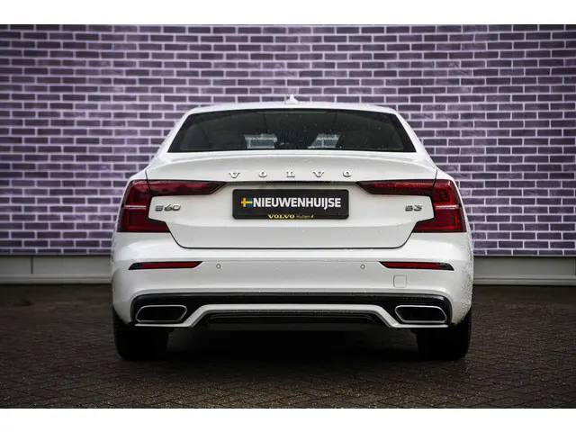 Volvo S60 2.0 B3 R-Design 2021 Benzine 10