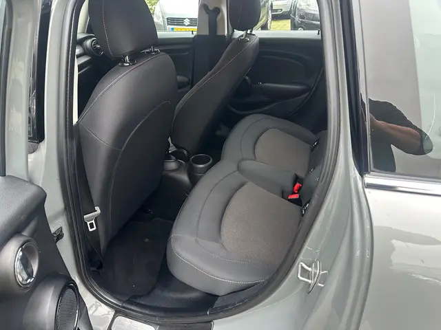 MINI Cooper Mini 1.5 Business , navigatie , pdc 2017 Benzine 7