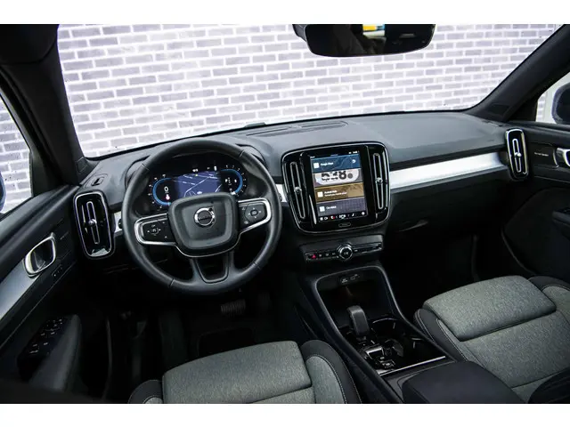 Volvo XC40 2.0 B4 Plus Dark 2025 Benzine 11