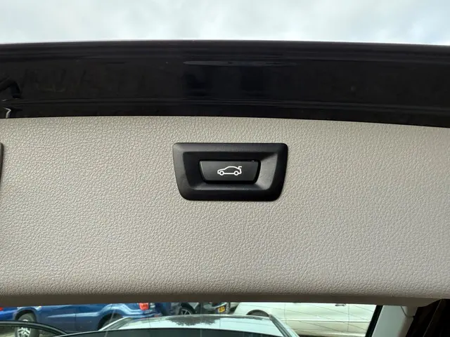 BMW 3 Serie Touring 316i Executive 2013 Benzine 18