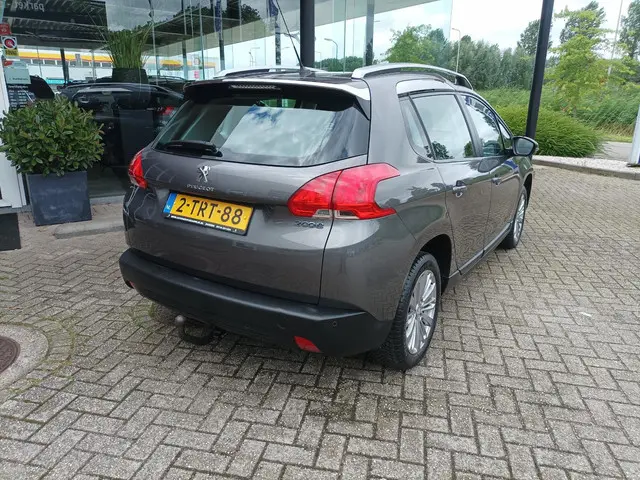 Peugeot 2008 1.2 VTi Blue Lease 2014 Benzine 12