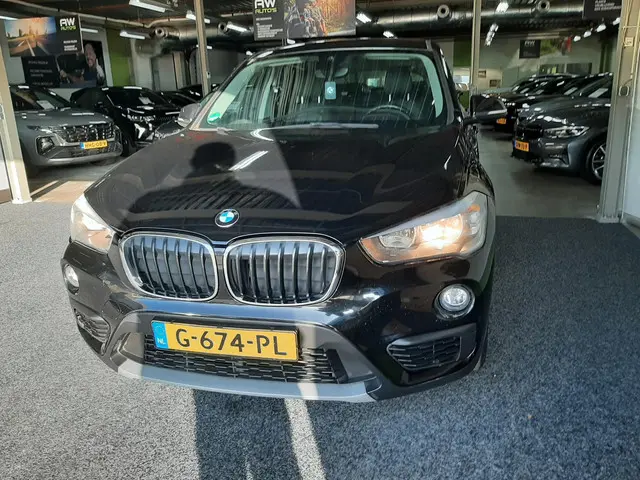 BMW X1 sDrive18i Executive 2017 Benzine 31