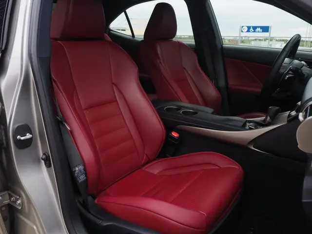 Lexus IS 300h F Sport Line 2014 Hybride Benzine 13