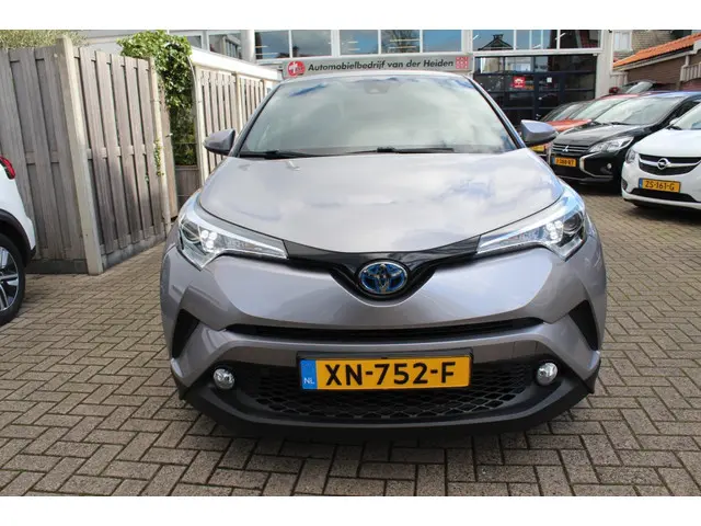 Toyota C-HR 1.8 Hybrid Active 2019 Hybride Benzine 8