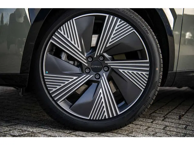 Lynk & Co 08 1.5 More 2025 Hybride Benzine 4