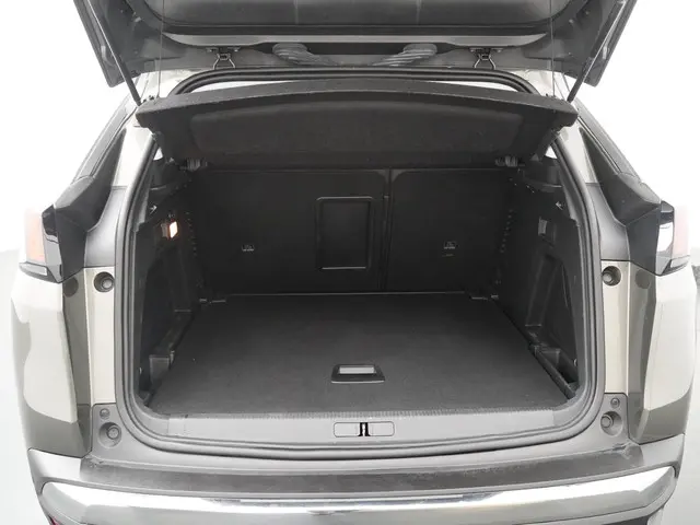 Peugeot 3008 1.2 PureTech Allure 2018 Benzine 9