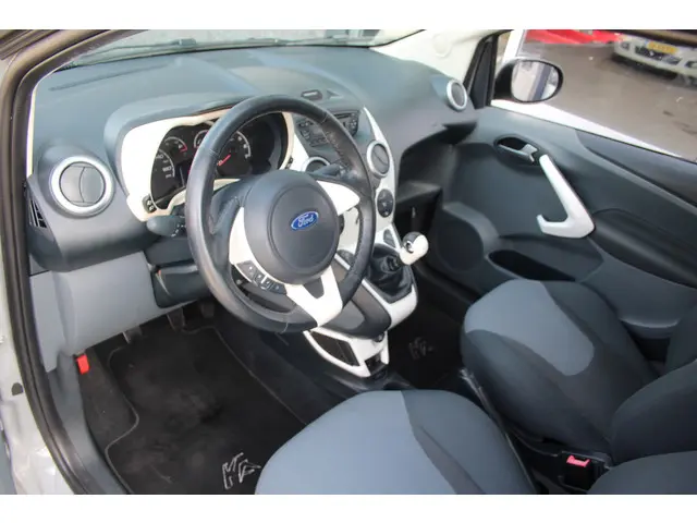Ford Ka 1.2 Titanium X Pack / Chrome Pack 2015 Benzine 12