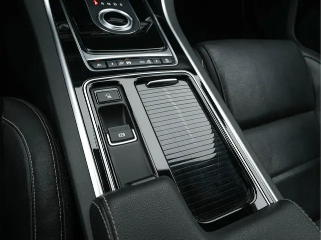 Jaguar XF 2.0d Portfolio R-Sportpack 2015 Diesel 12