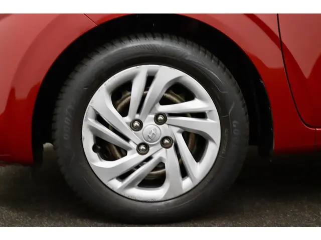 Hyundai i10 1.0 Comfort Smart rood 2021 Benzine 36